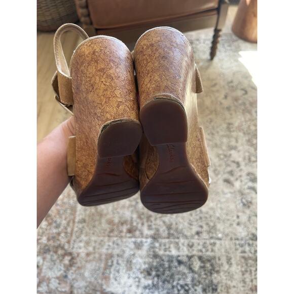 Clark’s leather wedge sandals ⭐️ - Picture 5 of 8